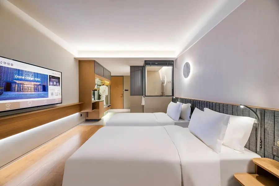 Guest room at the Novotel Shanghai Hongqiao Gubei